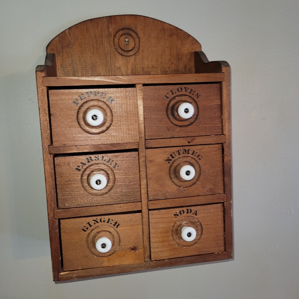 Vintage Wooden Spice Rack - Picture 7 of 8